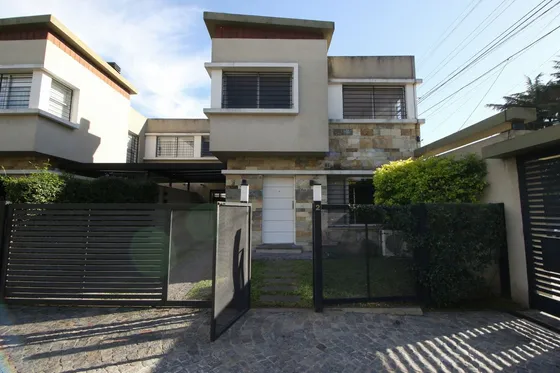 Vta Casa 4 Amb En Condominio Bo. Ingles Temperley