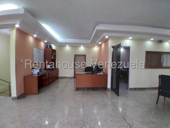 Daniela Linarez Vende Galpones De 340m2 En Pleno Centro De Barquisimeto Zona Muy Segura Y Tranquila Con Todos Los Servicios Basicos Negociable!                                                         