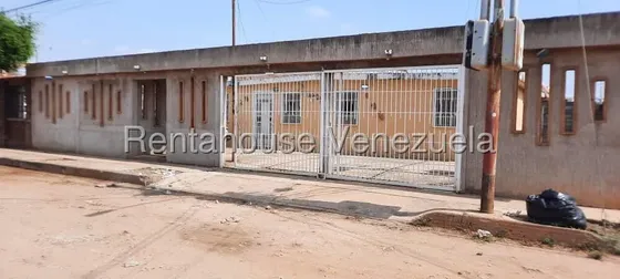 En Venta , 2 Viviendas Unidas En Una Parcela De 289 M2 No. 57 Y 58, En Esquina, Urb. Soler. 4hab. 2baños, Toda De Platabanda, Toda Cercada Con Portón Corredizo.