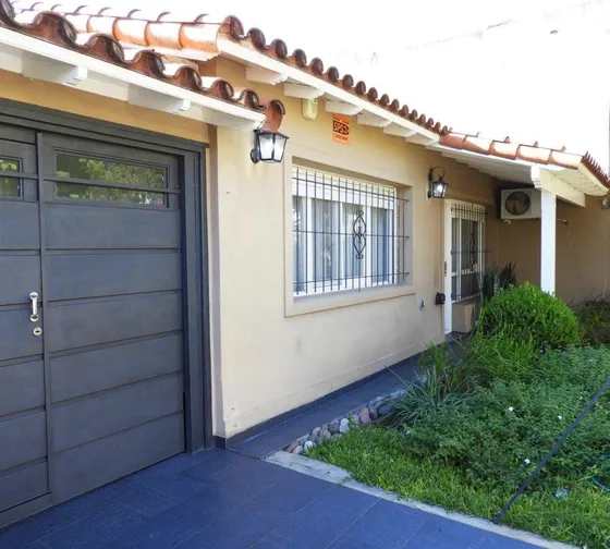 Casa  En Venta Ubicado En El Palomar, Morón, G.b.a. Zona Oeste