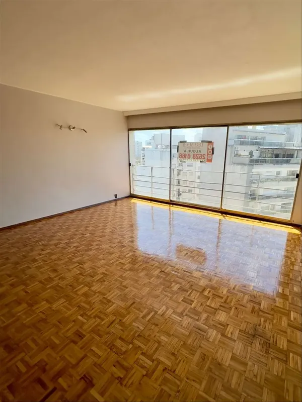 Alquiler Apartamento 2 Dormitorios, 2 Baños Y Garaje, Lossa Y Vigilancia, A Metros De La Playa De Pocitos
