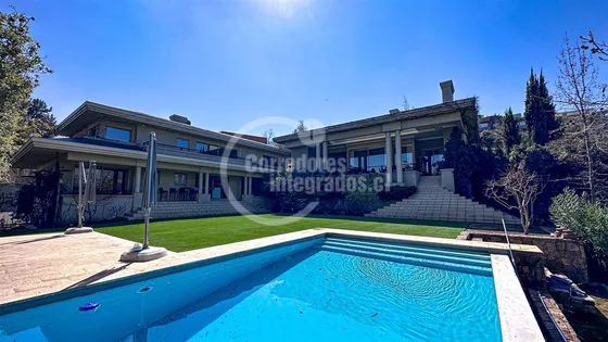 Casa En Venta De 6 Dorm. En Vitacura