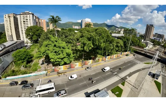 Vendo Terreno Comercial En Esquina 10.000m2 Av. Bolivar  Valencia