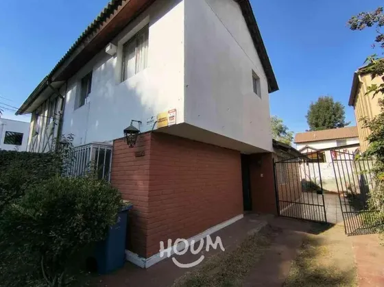 Acogedora Y Amplia Casa 3d+2b Barrio Tranquilo