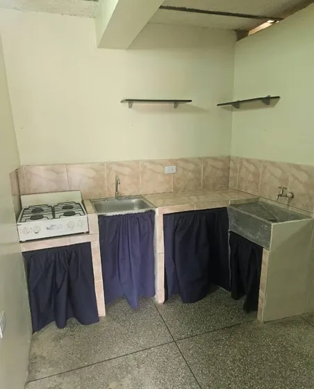 Alquila Anexo Para Dama En Urb. La Esmeralda G01-22