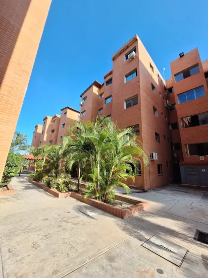 Yn(yennzam) En Venta Lindo Apartamento Semi Amoblado En Paraparal Los Guayos. Ciudad Bosque Real, Valencia Carabobo 64 Mts2 3 Habitaciones 2 Baños Cocina Con Tope De Granito 1 Puesto De Estaciona