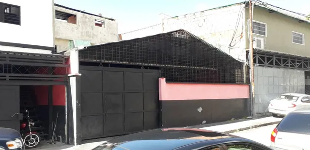  Galpón Industrial/ Alquiler/ Montecristo/ 206m2 + 76m2 Mezzanina.