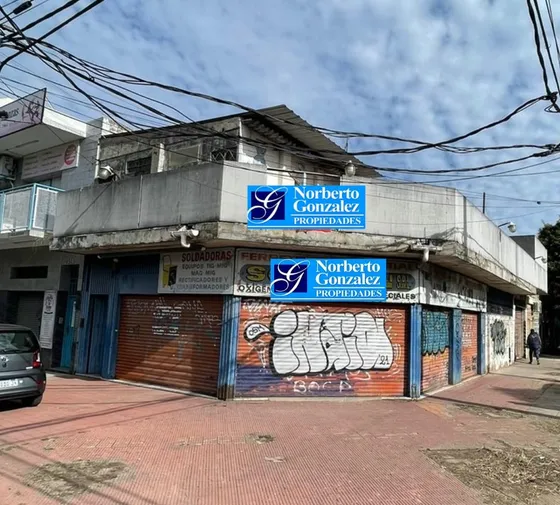En Venta En Caseros Local Amplio En Esquina Con Espacio Aereo F: 10466