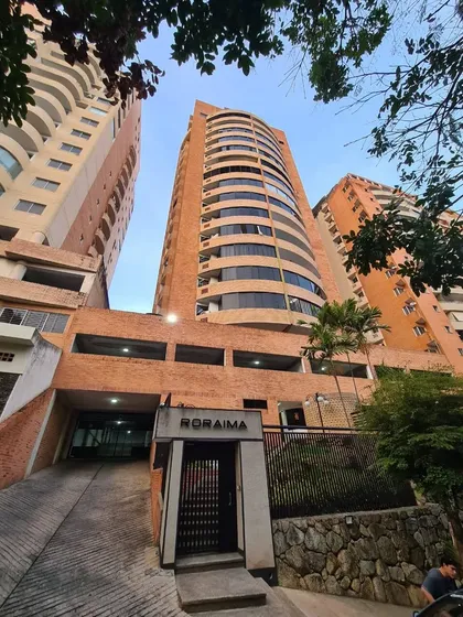 G-0687. Alexora. Baja Precio Apartamento En Venta, Ubicado En Urb. Los Mangos Res. Luna Style. Pozo Y Planta Eléctrica. (3,2,2)
