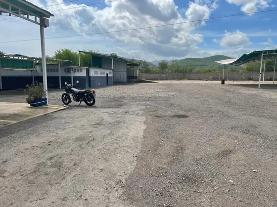 Alquiler Y Venta De Terreno / Oficinas/baños /tanque De Agua/ Postre De Transformadores/ Cuarto De Hidroneumaticos/ Estacionamientos Para Varios Vehiculos
