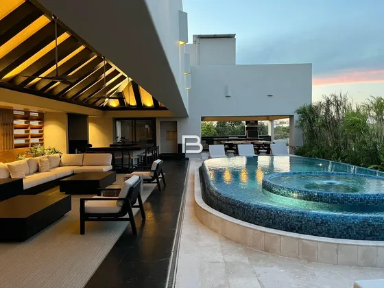 En Venta Villa En Tulum De 5 Habitaciones Con Jacuzzi