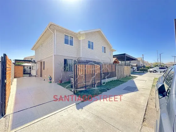 Casa En Venta De 4 Dorm. En Lampa Uf4600