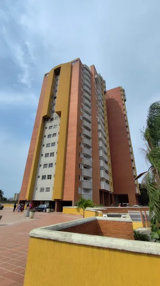 Teamhouse+ Vende Amplio Apartamento En Res. Porto Bello, Puerto La Cruz