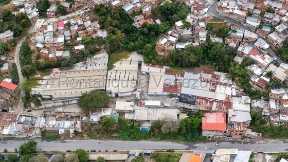 Se Vende Complejo Industrial Galpón Oficina Local Terreno En Carretera Petare Guarenas Parque Caiza