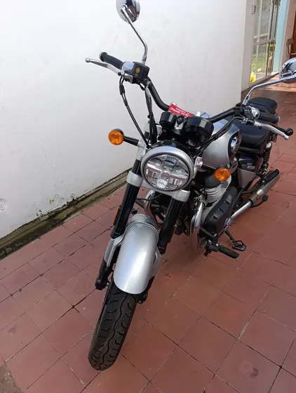 La Royal Enfield Super Meteor 650