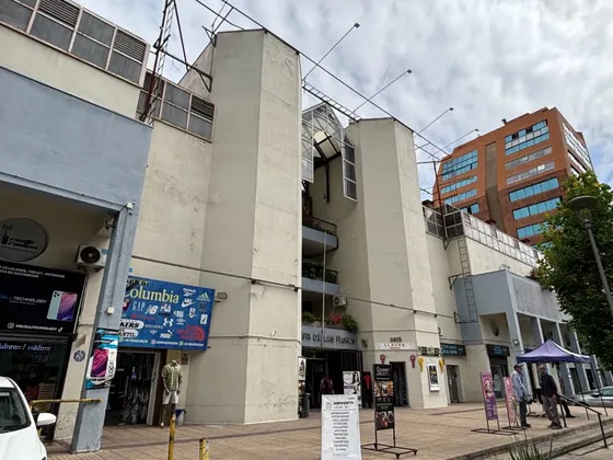 Rampa De Las Flores, Local 32m2, 1 Baño, 1 Estacionamiento