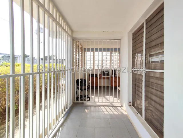 Julian Galindez Vende Casa Con Amplio Terreno En El Cuji Barquisimeto #25-19028