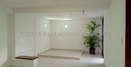 Apartamento En Alquiler Cabudare Centro Codigo 2  5  1  0  2  2  0 Mildred Traigo Para Ti Una Oportunidad Increíble, Amplio Y Fresco Ubicado En En Planta Baja, Un Pequeño Patio Con Maletero. Ubicación