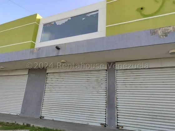 %% Raiza Suarez Vende Extraordinario Local Comercial En Av. Intercomunal Cabudare-bqto, 2 5 4 7 1 0, En Buen Centro Comercial, Posee Agua Constante, Electricidad Permanente, Muy Cerca De Traki........