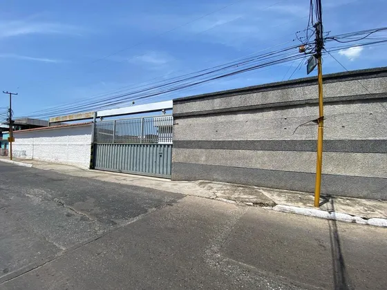 Funcional Galpón De Esquina En San Blas A Sólo Una Cuadra De La Av. Lara (jct)