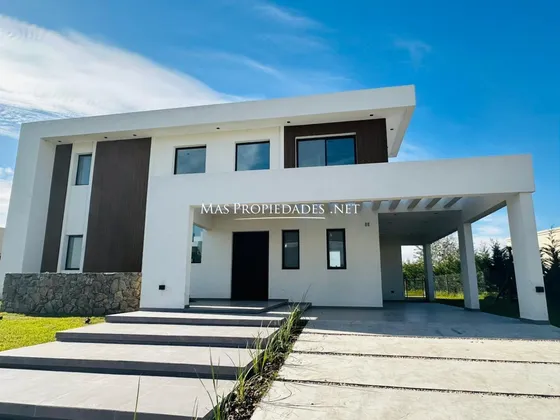 Casa En Venta En Canning En Barrio Santa Ines