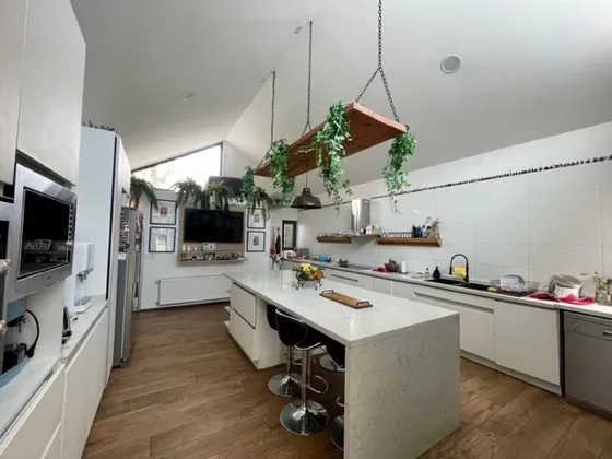 Excelente Casa Remodelada En Calle Tranquila Y Segura! 