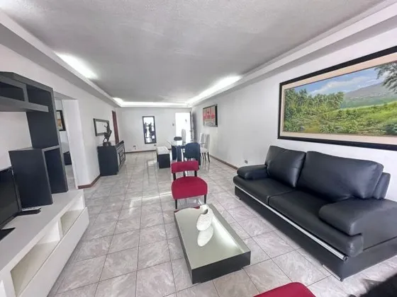 Alquiler De Apartamento En Los Palos Grandes. Municipio Chacao. Mr