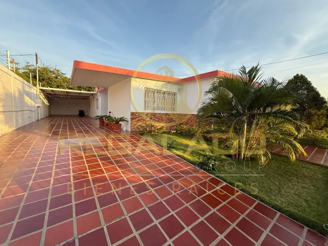 Escv-1641 Zona Oeste Casa Quinta Avenida La Limpia Sector Corazón De Jesus