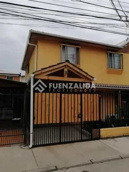 Casa En Venta De 4 Dorm. En Maipú
