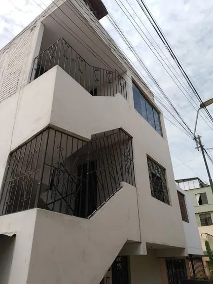 Alquilo Departamento En Tercer Piso En Excelente Ubicación En El Distrito De San Luis