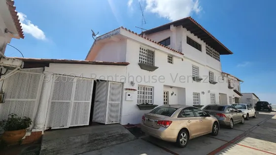 Casa Exclusiva En Parque El Retiro: Su Oasis De Montaña En Los Altos Mirandinos. Mo 25-19011