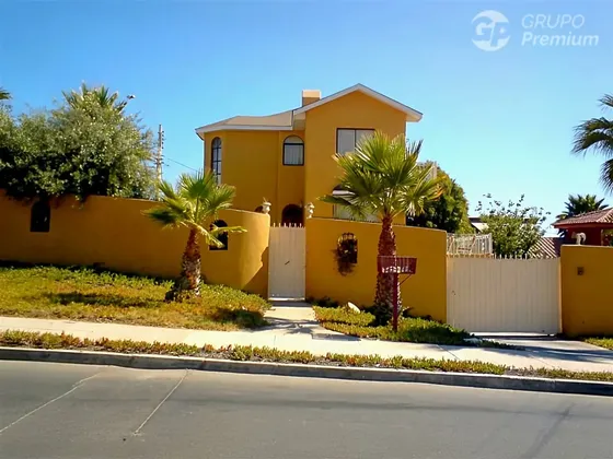 Arriendo Única Casa Herradura Oriente Vista Al Mar. Dueña