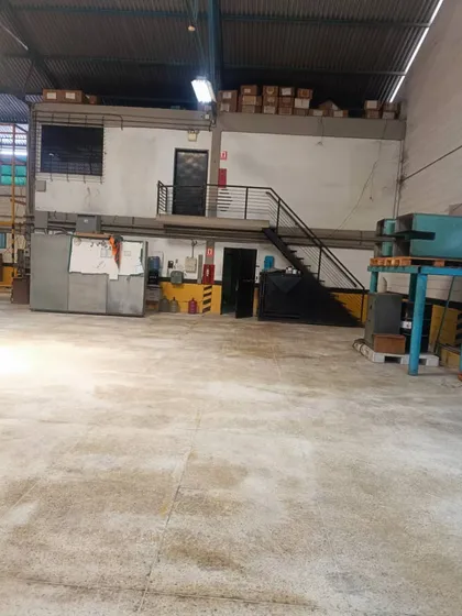 Alquilo Galpon  2.500 M2