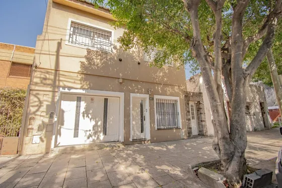 Venta Casa 5 Ambientes Con Garage Patio Y Terraza