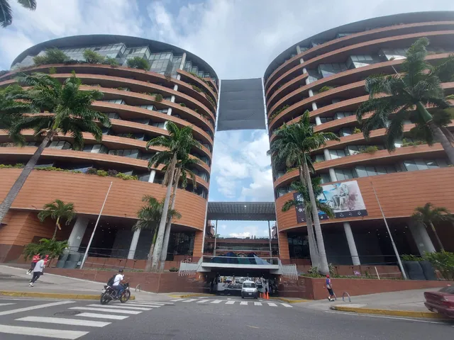 Venta. Local. Chacao (c.c. San Ignacio) (eg)