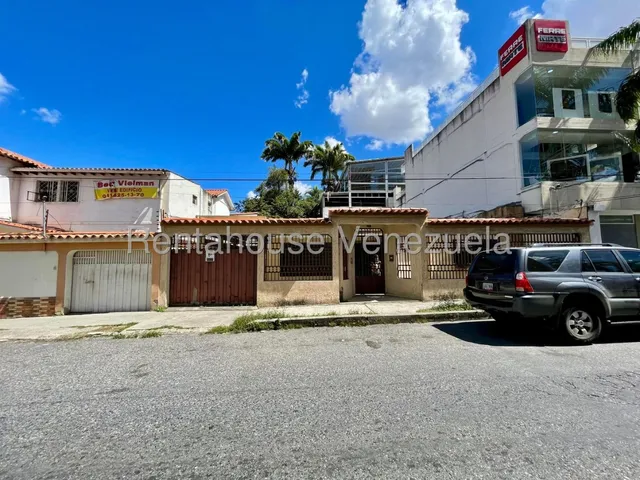 Excelente Amplia Casacomercial  Ideal Para Desarrollar Todo Tipo De Proyecto!!! En Alquiler En Una De Las Zonas Mas Privilegiada  Nueva Segovia, Lara#25-21177***300m2***maría E.