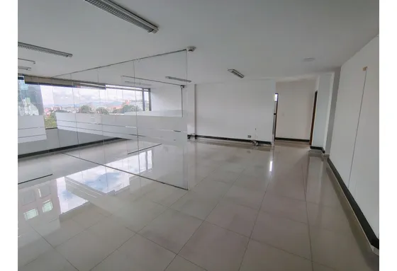 Vendo / Arriendo Espectacular Oficina Calle 72 # 11