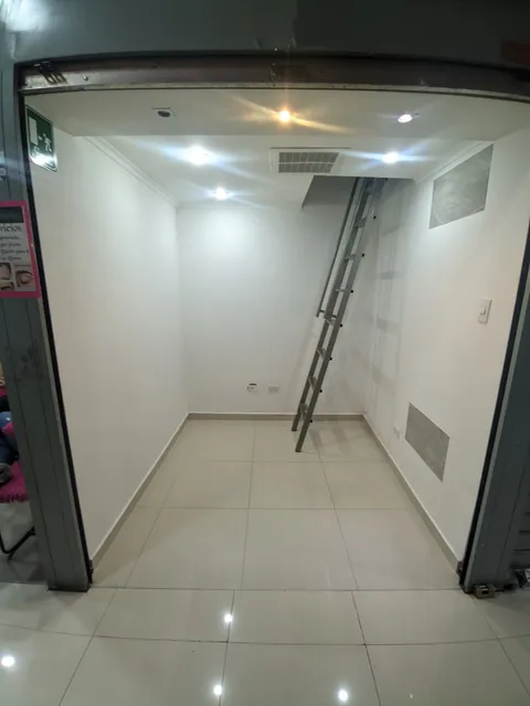 ¡gran Oportunidad! Local Comercial En Venta En El Centro Comercial Gran Bazar, Maracay 015js