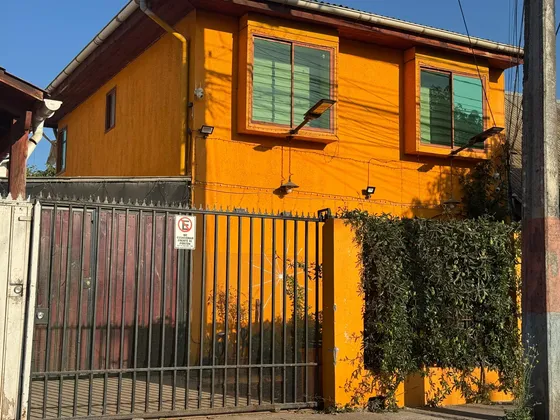 Se Vende Hermosa Y Acogedora Casa, En Sector Tranquilo.
