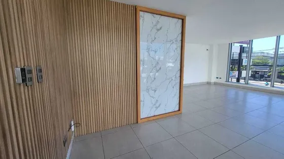 Local Comercial En Alquiler En Plaza Comercial