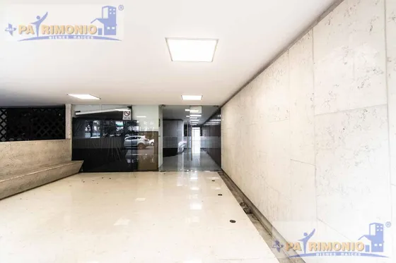 Edificio Comercial - Transito