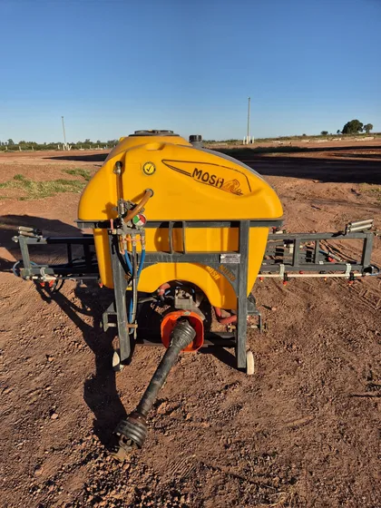 Pulverizador Mosh De 400 Lt Con Barral De 14 Metros