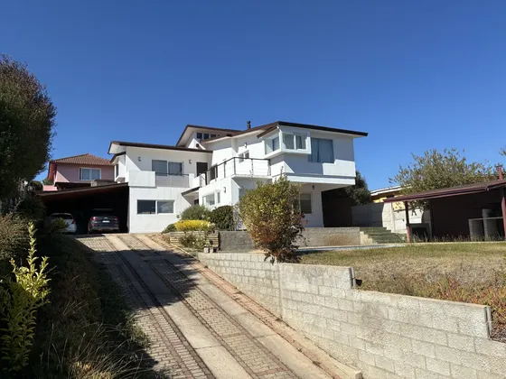 Casa Con Mucho Patio Y Espacio Piscina Y Quincho