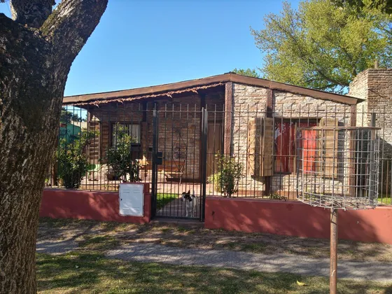 Casa En Venta - 2 Dormitorios 1 Baño - 540mts2 - Tandil