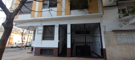 Departamento En Esquina (8 Y 63) - 2º Piso Por Escalera. Departamento En Esquina (8 Y 63) - 2º Piso Por Escalera.