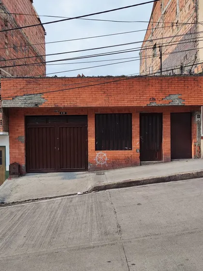 Casa De 1 Nivel De 8 X 15 Metros Fondo Para 120 Área Central