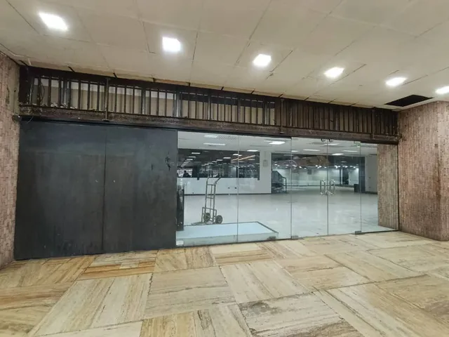 En Venta O Alquiler De Local Comercial De 1080m2 Dentro Del C.c.concresa Ubicado En Zona Privilegiada Del Corazón Suroeste De La Gran Caracas Prado Del Este Av. Río Caura. (a.v)