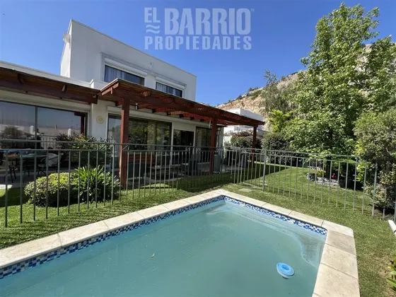 Casa En Venta De 3 Dorm. En Chamisero, Chicureo, Colina