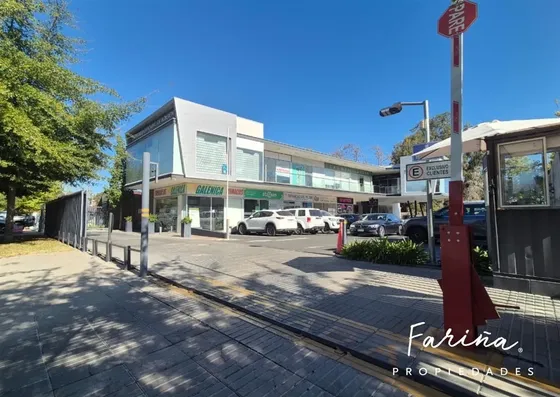 Local Comercial En Arriendo 55m2 Stripcenter En Vitacura