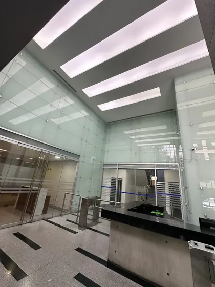 Oficina Corporativa Amoblada De Lujo Planta 100% En Alquiler Urbanización La Viña Torre Premium Valencia Estado Carabobo (am)